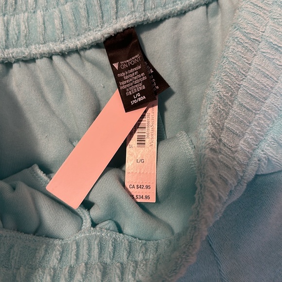 Victoria’s Secret Short - Picture 5 of 7